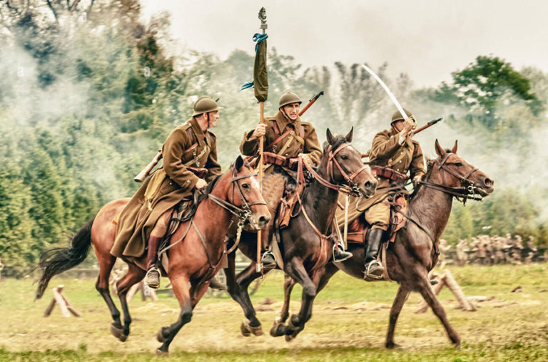 polish-cavalry-ride-their-horses-during-wwii-battle-of-lomianki-historical-ED0ND8
