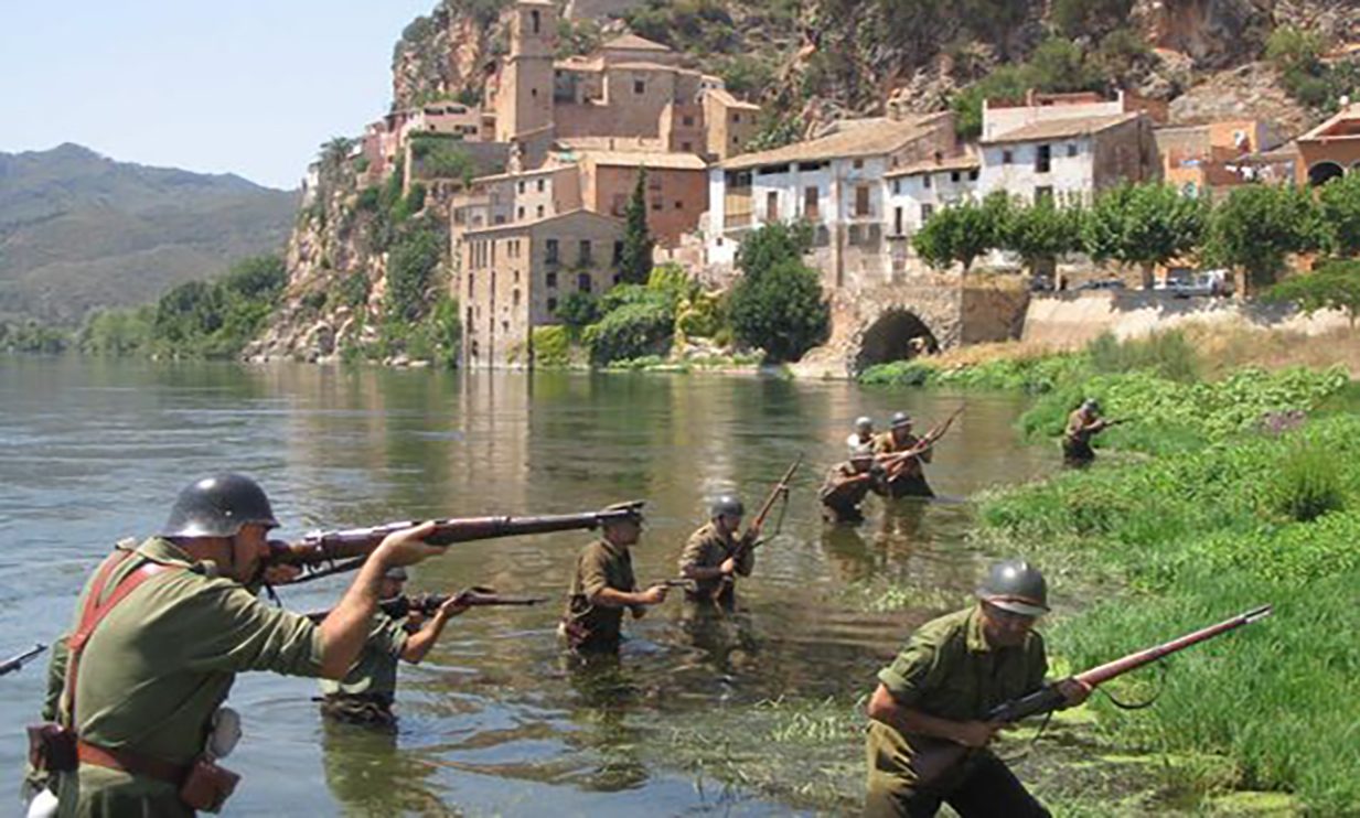 Republicans crossing the Ebro 1938 LARGE